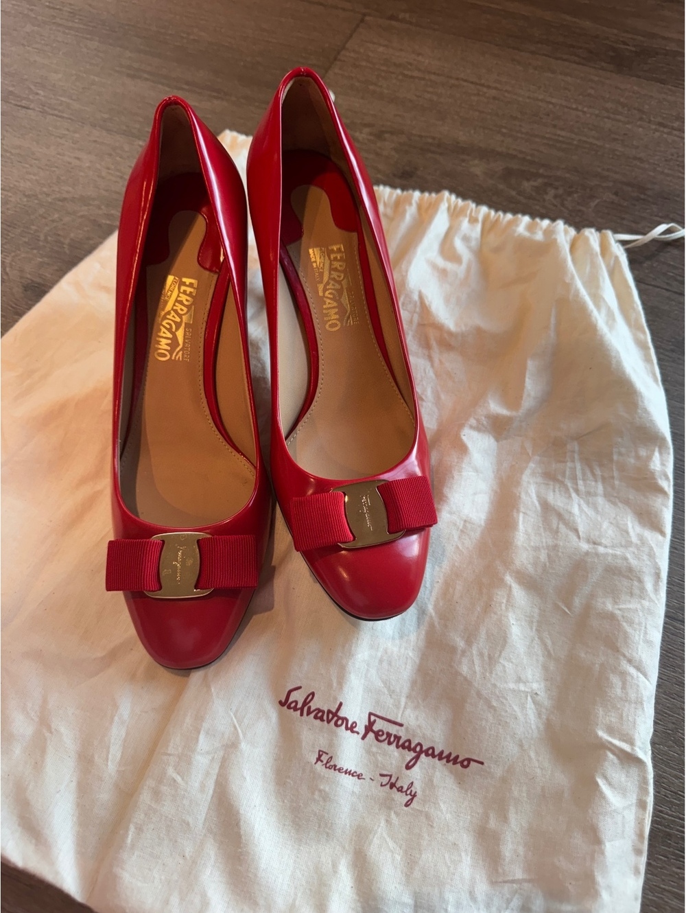 Salvatore Ferragamo Red Patent Leather Bow Pumps Size 7.5 - Picture 2 of 5